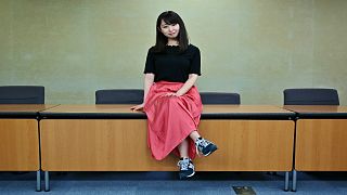 ممثلة تقود حملة ضد انتعال النساء للكعب العالي خلال العمل في اليابان