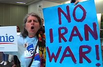 پلاکاردهای «نه به جنگ با ایران» در کارزار انتخاباتی سندرز