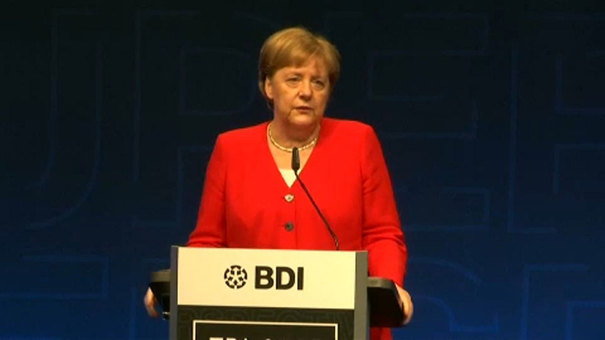 Gli industriali fustigano Merkel