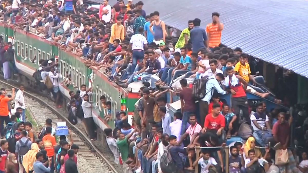 Video | Bangladeşlilerin Ramazan Bayramı öncesi yolculuk çilesi