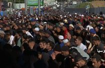 شاهد: الملايين من المسلمين حول العالم يحتفلون بعيد الفطر