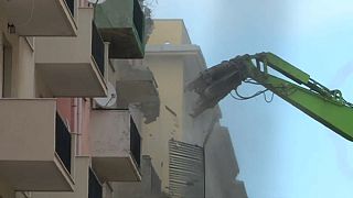 Genova: la demolizione delle case di via Porro