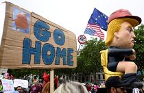 Londra'da Trump protestosu: Bu kez klozete oturan Trump maketi yaptılar