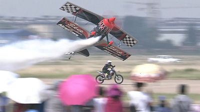 Spectacular aerobatics showcased at China extravaganza