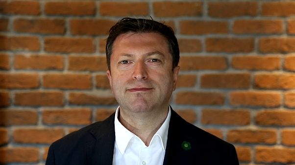 Serdar Kuzuloğlu: Bizim kuşak sanki bir dünya savaşından çıkmış gibi yetiştiriyor çocuklarını Serdar Kuzuloğlu: Bizim kuşak sanki bir dünya savaşından çıkmış gibi yetiştiriyor çocuklarını