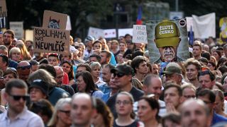 Menesztenék a kormányfőt a tüntető csehek