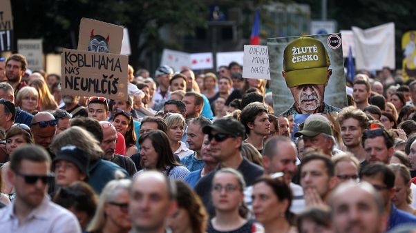 Μαζική διαδήλωση στην Πράγα με αίτημα την παραίτηση Μπάμπις Μαζική διαδήλωση στην Πράγα με αίτημα την παραίτηση Μπάμπις