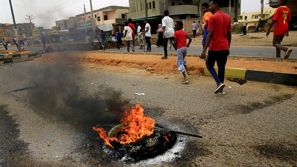 Sudan'da ölü sayısı 100'ü geçti; THY seferleri iptal etti Sudan'da ölü sayısı 100'ü geçti; THY seferleri iptal etti