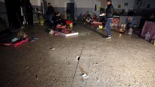Λιβύη: 6.000 πρόσφυγες και μετανάστες παραμένουν παγιδευμένοι σε κέντρα κράτησης