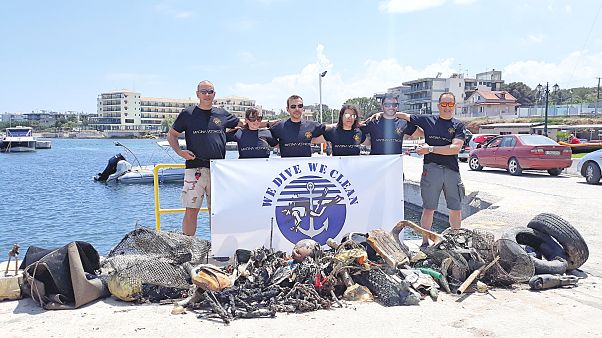 Καθαρισμός βυθού στο Μάτι από την ομάδα We dive We Clean Καθαρισμός βυθού στο Μάτι από την ομάδα We dive We Clean