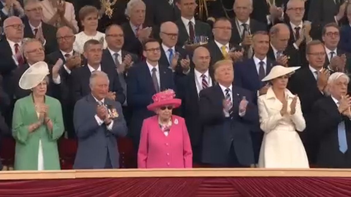 Donald Trump és II. Erzsébet közösen emlékezett a normandiai partraszállás hőseire