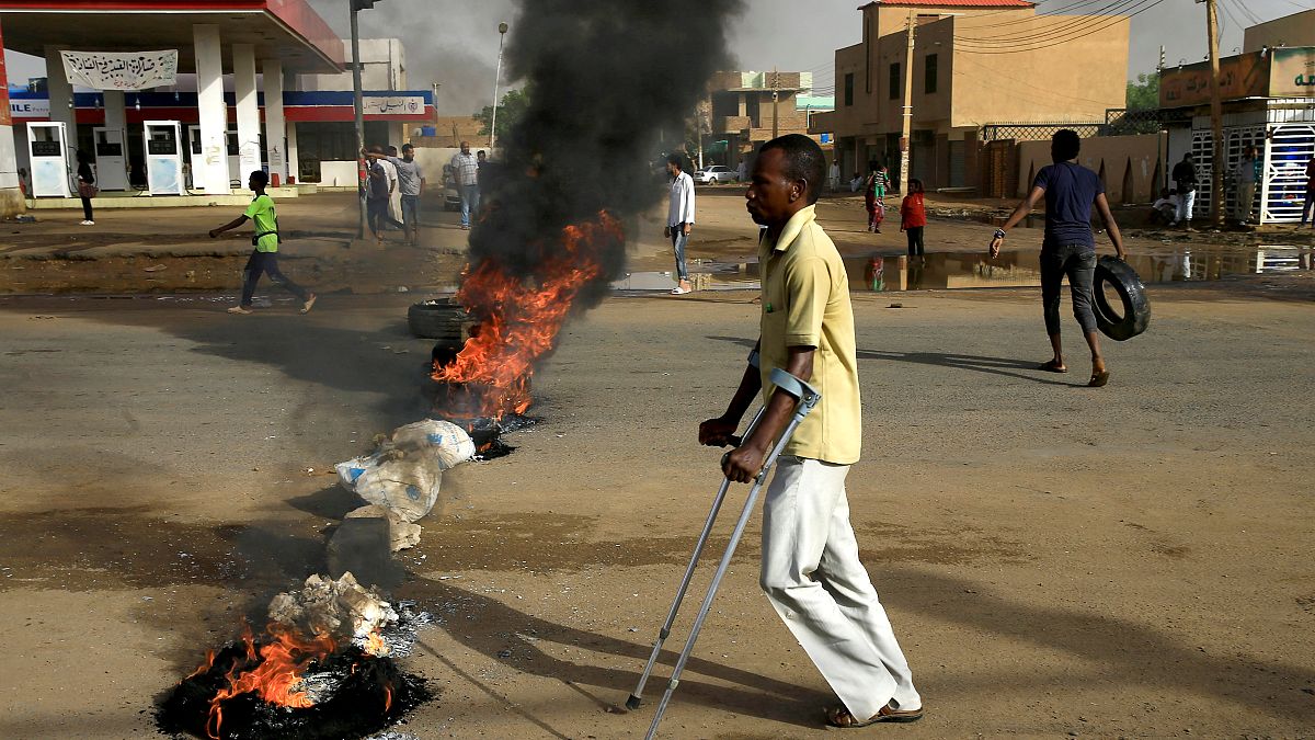 Sudan: dopo decine di morti i militari aprono al dialogo