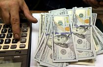 فراز و فرود نرخ دلار از سکه طلا پیشی گرفت