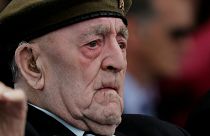 أحد الضباط الذين شاركوا في إنزال النورماندي في نهاية الحرب العالمية الثانية