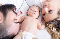 Uno studio dimostra come la salute delle neo-mamme sia migliore quando il papà è a casa in congedo