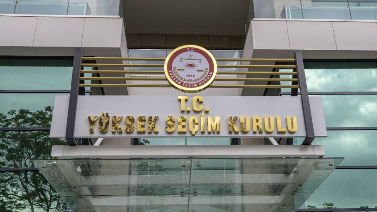 YSK, İstanbul'daki 13 seçim müdürünü başka illerde görevlendirme kararı aldı
