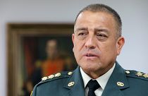 الجنرال لويس فيرناندو نافارو قائد قوات الجيش الكولومبي