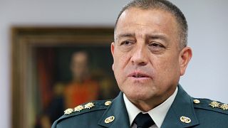 الجنرال لويس فيرناندو نافارو قائد قوات الجيش الكولومبي