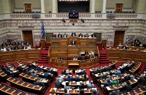 Βουλή: Παραμένει κακούργημα ο βιασμός