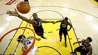 NBA final serisinde Golden State Warriors'u mağlup eden Toronto Raptors avantaj yakaladı