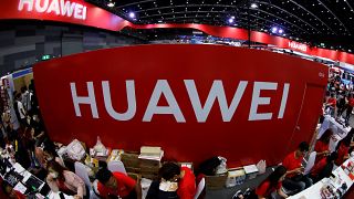 "Huawei ABD'nin kara listesine girdikten sonra ana tedarikçilerinden siparişleri azalttı"