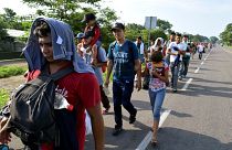 Messico ferma 420 migranti diretti negli Usa, Trump insiste sui dazi