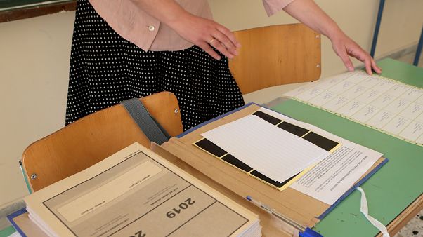 Μαθητές συμμετέχουν στις Πανελλαδικές Εξετάσεις Μαθητές συμμετέχουν στις Πανελλαδικές Εξετάσεις