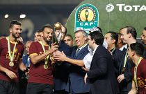 لاعبي الترجي التونسي خلال تسلمهم لكأس دورى أبطال إفريقيا في مبارة الإياب