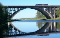 وللناس فيما "يسرقون" مذاهب وطقوس.. سرقة جسر في روسيا طوله 23 م فمن يصدق؟