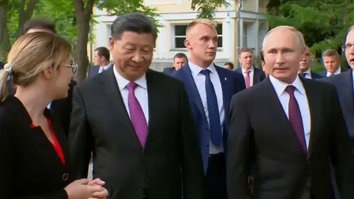 Xi Jinping y Putin visitan a los pandas que Pekín ha cedido a Moscú