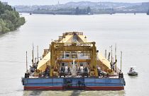 Az Óbudai-szigetnél várakozik a Clark Ádám hajódaru