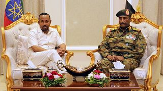 رئيس الوزراء الإثيوبي في الخرطوم ويلتقي رئيس المجلس العسكري في السودان