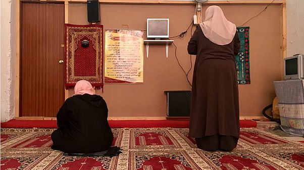 مسلمانان و اجرای آداب مسلمانی در شهر کاتولیکنشین در اسپانیا مسلمانان و اجرای آداب مسلمانی در شهر کاتولیکنشین در اسپانیا