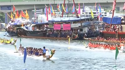 Dragon boat racers battle it out in Hong Kong