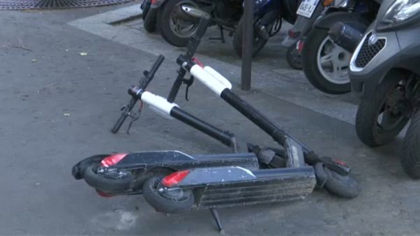Anne Hidalgo s'attaque aux trottinettes électriques à Paris Anne Hidalgo s'attaque aux trottinettes électriques à Paris