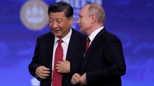 Путин и Си осудили "политику экономического эгоизма" Путин и Си осудили "политику экономического эгоизма"