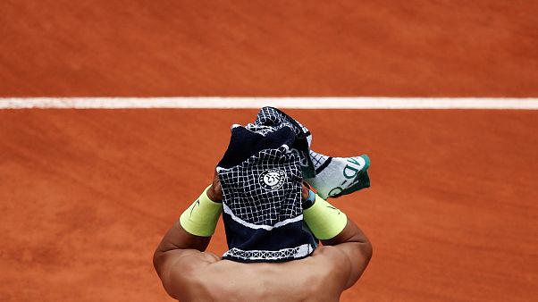 Super Rafa batte Federer e va in finale a Parigi Super Rafa batte Federer e va in finale a Parigi
