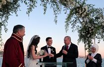 Ο Ερντογάν μάρτυρας στον γάμο του Οζίλ