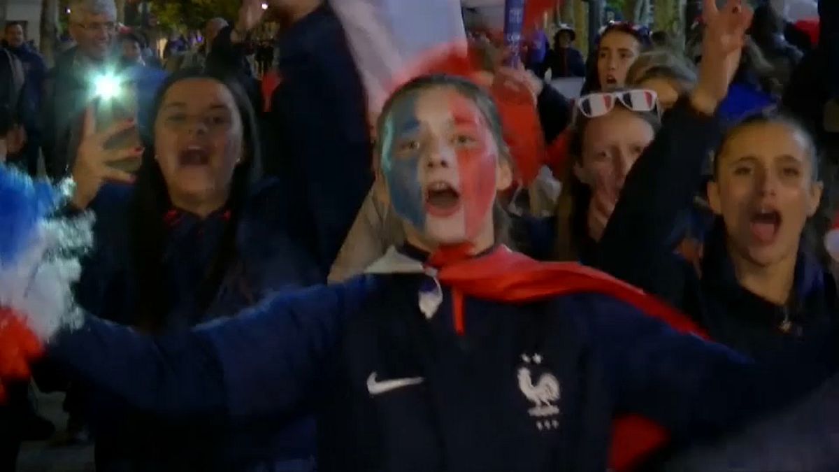 "Триумфальный" старт французских футболисток