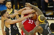 NBA Finalleri: Golden State Warriors'u mağlup eden Toronto Raptors ilk şampiyonluğuna çok yakın