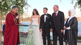 Erdogan presiden la boda de Özil