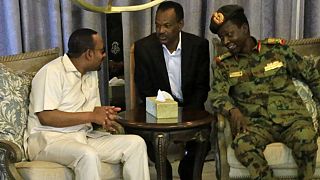 Etiyopya Başbakanı Ahmed General Abdül Fettah el-Burhan ile birlikte