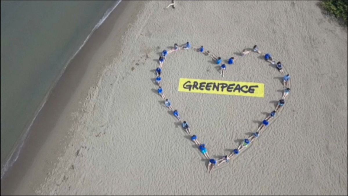 شاهد: كيف أحيت منظمة السلام الأخضر اليوم العالمي للمحيطات على الشواطىء