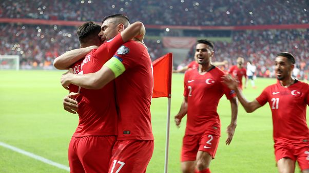 Türkiye son dünya şampiyonu Fransa'yı 2-0 yendi Türkiye son dünya şampiyonu Fransa'yı 2-0 yendi