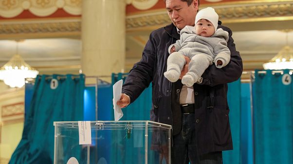 12 Millionen Kasachen wählen Nasarbajew-Nachfolger 12 Millionen Kasachen wählen Nasarbajew-Nachfolger