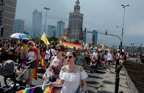 رژه گسترده رنگین‌کمانی‌ها در ورشو با وجود مواضع دولت لهستان علیه دگرباشان