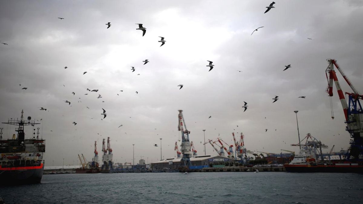Türkiye'den İsrail'e giden kargo gemisi kaçak bir yolcu tarafından ateşe verildi