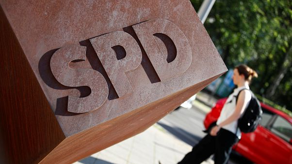Almanya'da büyük koalisyon sarsılıyor: Yeşiller'in yükselişiyle SPD gözünü sol ittifaka çevirdi Almanya'da büyük koalisyon sarsılıyor: Yeşiller'in yükselişiyle SPD gözünü sol ittifaka çevirdi
