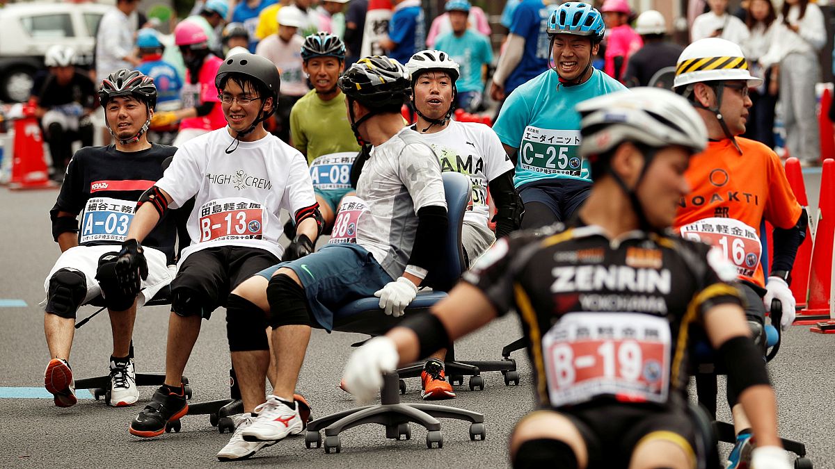 Japonya'da "ofis sandalyesi sürme" yarışması