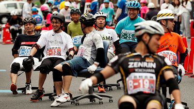 شاهد: من سيفوز بالجائزة الكبرى لسباق كرسي المكاتب في اليابان؟